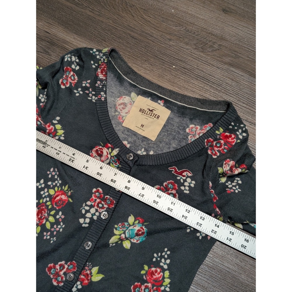 Hollister Floral Cardigan Sweater Womens Medium Dark Gray Button Front Knit Logo - Picture 2 of 5